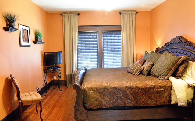 photo 4 of Iron Horse Inn