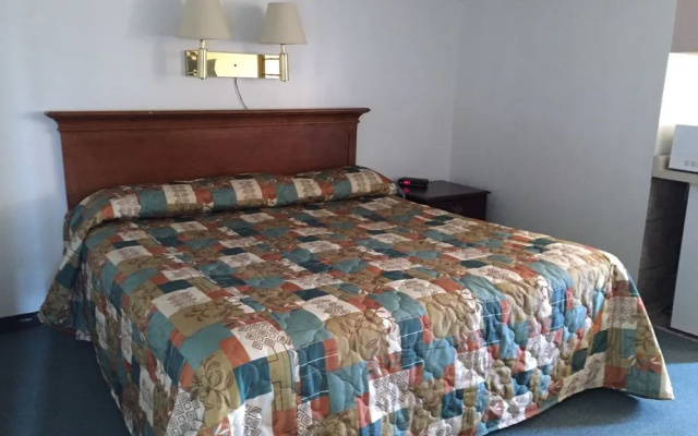 photo 5 of Iron Horse Inn