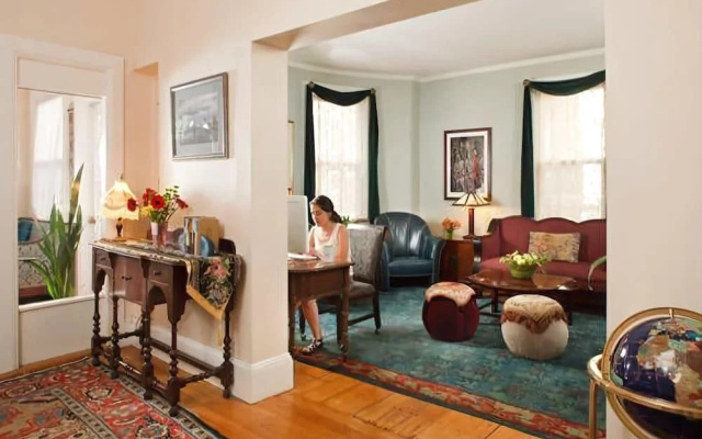 photo 2 of Irving House At Harvard