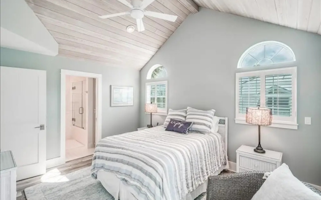 photo 4 of Island 11 - 3 Br home by RedAwning
