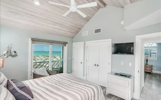 photo 5 of Island 11 - 3 Br home by RedAwning