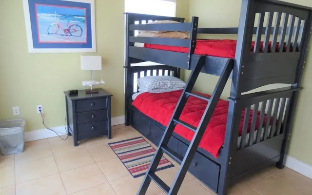 photo 2 of Crescent Beach 4 Rent