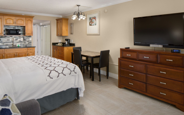 photo 3 of Island Inn Beach Resort