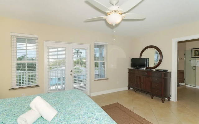 photo 5 of Island Retreat Apartment 4