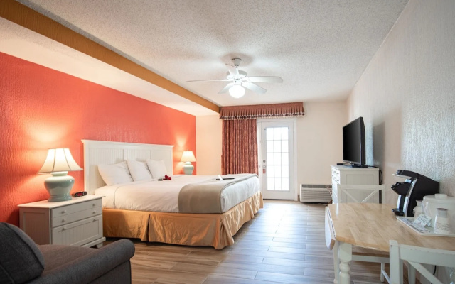 photo 2 of Island Sun Inn & Suites - Historic Venice & Beach Getaway