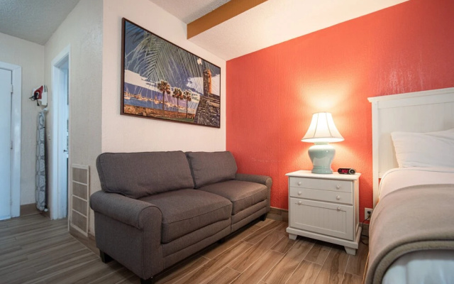 photo 4 of Island Sun Inn & Suites - Historic Venice & Beach Getaway