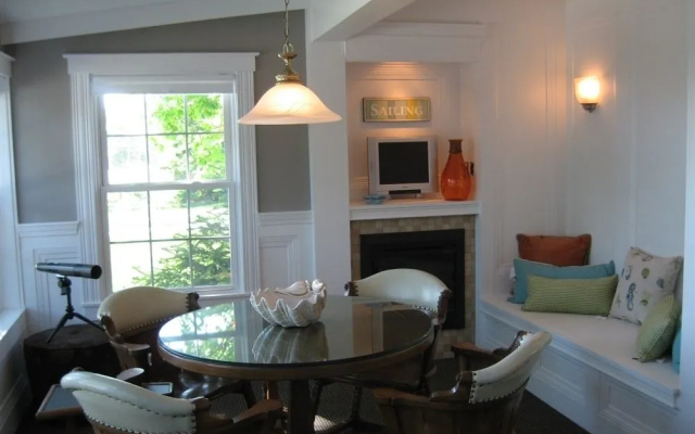 photo 2 of Island View Inn