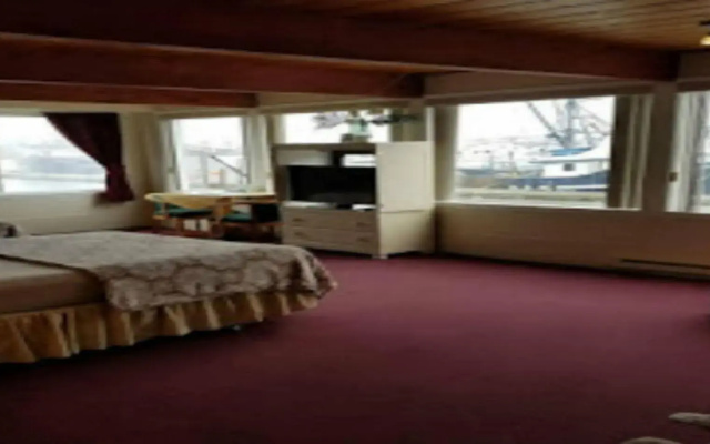 photo 5 of Islander Westport