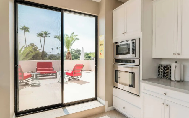 photo 2 of Ivory I By Avantstay Modern Home w/ Stunning Views Close To Old Town