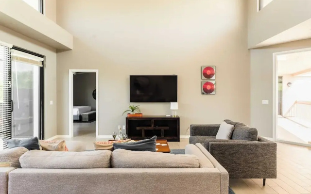 photo 3 of Ivory I By Avantstay Modern Home w/ Stunning Views Close To Old Town