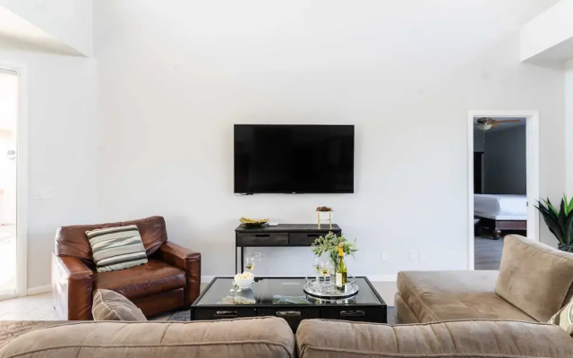 photo 3 of Ivory II By Avantstay Gorgeous Spacious Home w/ Views Close To Old Town