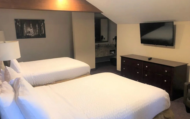 photo 3 of Ivy Court Inn & Suites