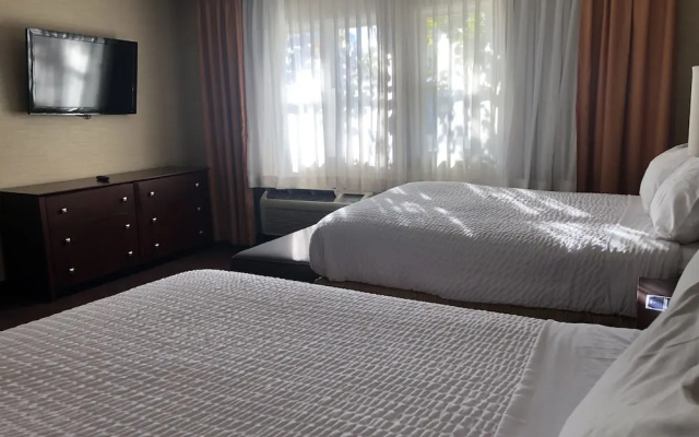 photo 4 of Ivy Court Inn & Suites