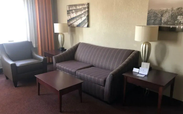 photo 5 of Ivy Court Inn & Suites
