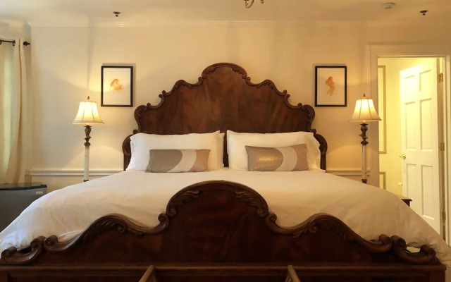 photo 2 of Ivy Manor Inn Village Center