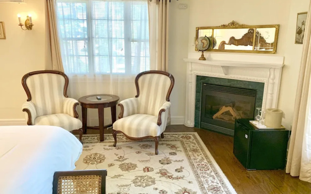 photo 4 of Ivy Manor Inn Village Center