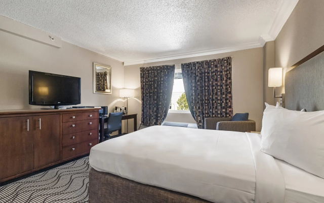 photo 2 of Jack London Inn