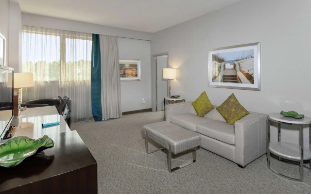 photo 4 of DoubleTree by Hilton Hotel Jacksonville Airport