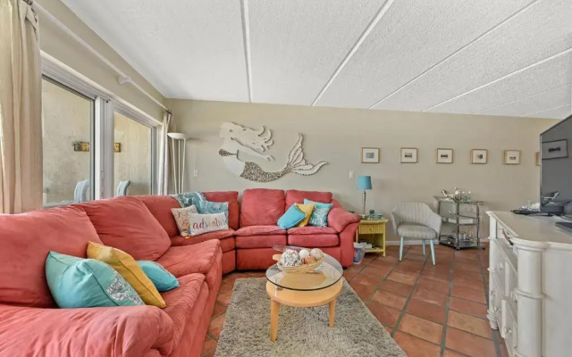 photo 2 of Jacksonville Beachdrifter 403, 2 Bedrooms, BeachFront, Pool, Sleeps 4