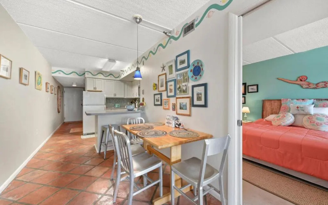 photo 3 of Jacksonville Beachdrifter 403, 2 Bedrooms, BeachFront, Pool, Sleeps 4
