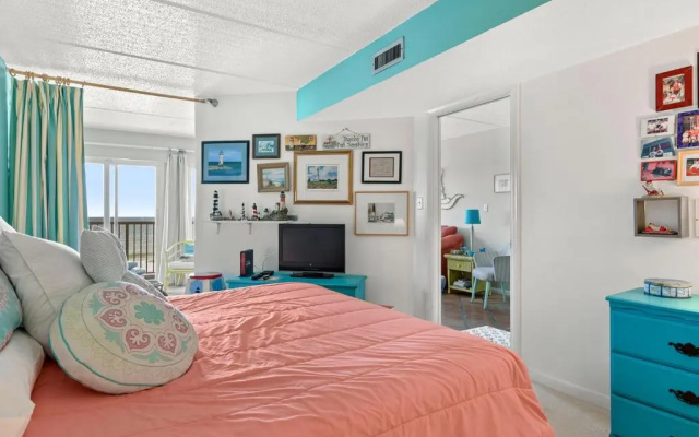 photo 4 of Jacksonville Beachdrifter 403, 2 Bedrooms, BeachFront, Pool, Sleeps 4