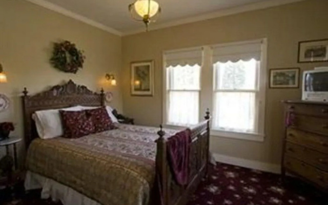 photo 3 of Magnolia Hotel