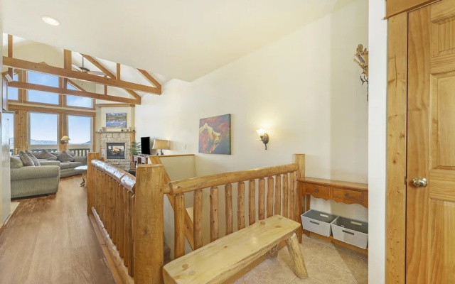 photo 2 of Jackstraw Mountain 32 2 Bedroom Condo by RedAwning