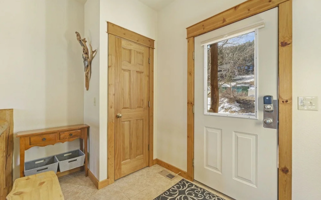 photo 3 of Jackstraw Mountain 32 2 Bedroom Condo by RedAwning