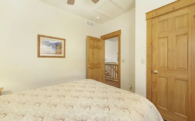 photo 5 of Jackstraw Mountain 32 2 Bedroom Condo by RedAwning