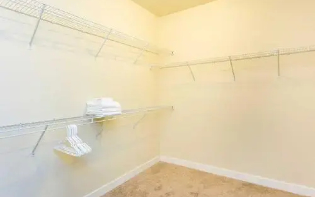 photo 4 of Jamboree Apartment #873928 by RedAwning