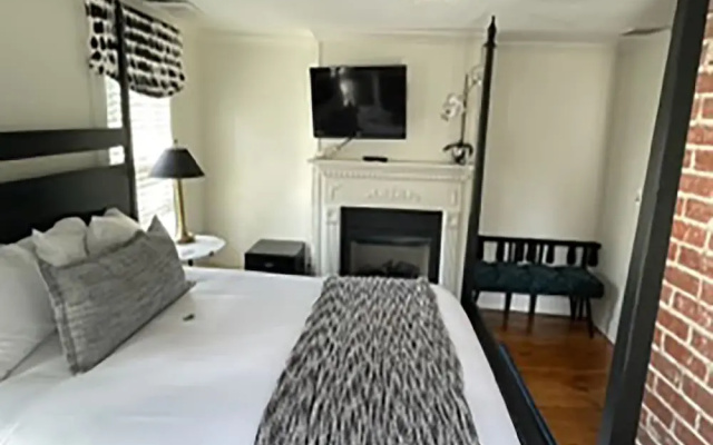 photo 2 of James Pharmacy Bed & Breakfast