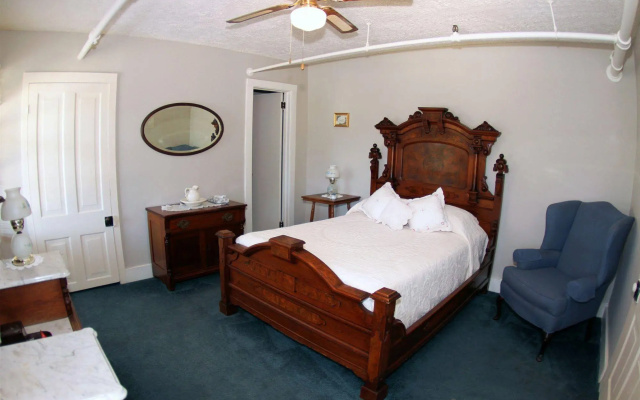 photo 3 of Jarrett House