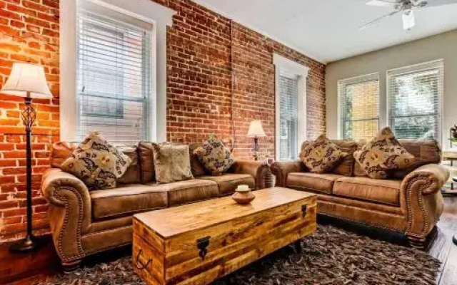 photo 2 of JBH 115 W 2nd Apt #2