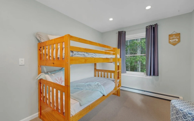 photo 3 of Jcr Taunton Bay Hideaway 3 Bedroom Home by RedAwning