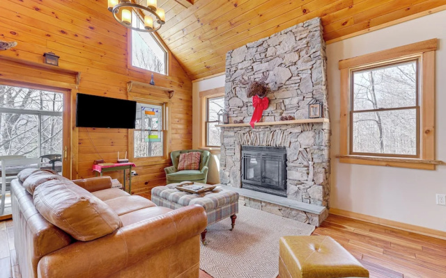 photo 4 of Jeffersonville Home w/ Deck Near Hiking & Climbing