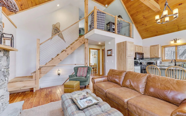 photo 5 of Jeffersonville Home w/ Deck Near Hiking & Climbing