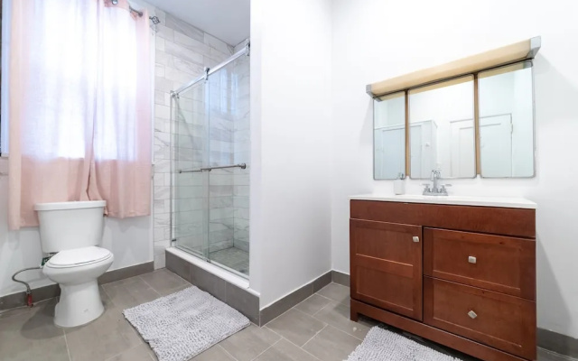 photo 5 of Jersey City, 323 Summit Ave - 2 Br Apts