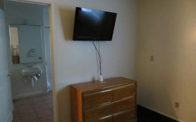 photo 4 of Jet Inn