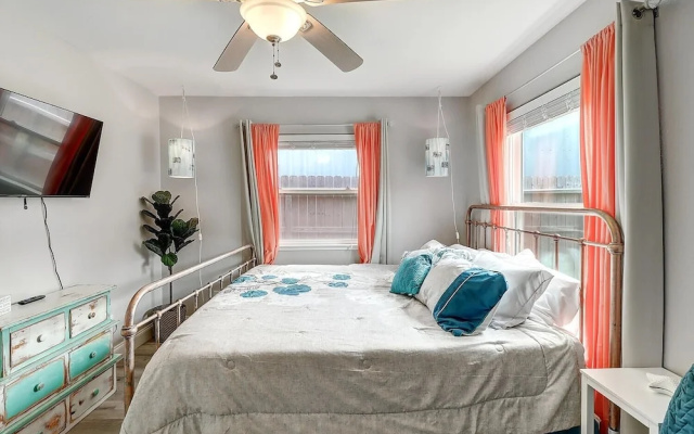 photo 3 of Jewel's Peace Of Paradise 2 Bedroom Home by RedAwning