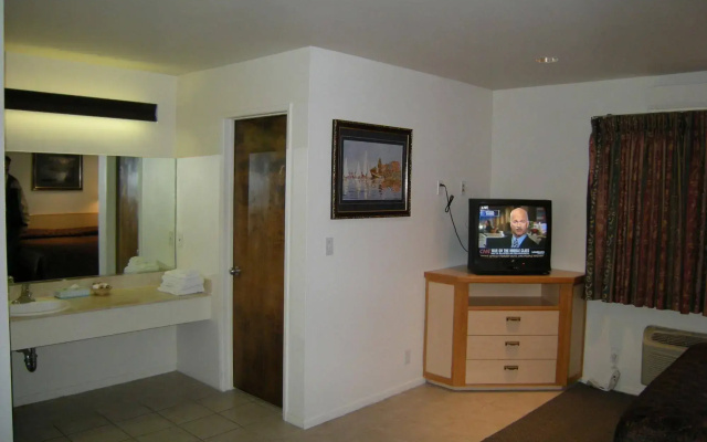 photo 5 of Jolly Roger Hotel