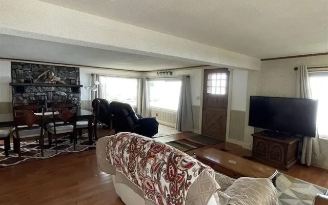 photo 2 of Jordan Bay Getaway Limit 8 3 Bedroom Home by RedAwning