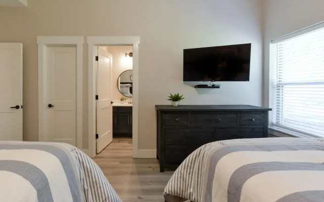 photo 5 of Journey's Remedy Lite - Lake View - Closest to Indoor Pool - Sleeps 22