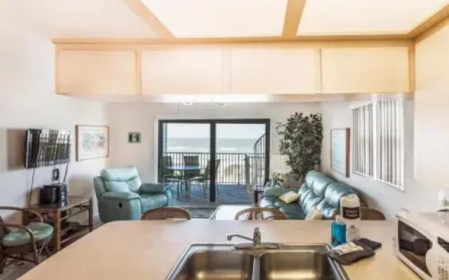 photo 5 of Joyce's Beachfront Suite 3