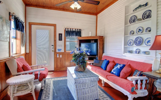 photo 2 of Joys Beach 1 Bedroom Cottage by RedAwning