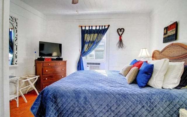 photo 4 of Joys Beach 1 Bedroom Cottage by RedAwning