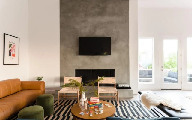 photo 2 of Julep by AvantStay Stylish 9 BR Estate w Mid-Century Modern Decor