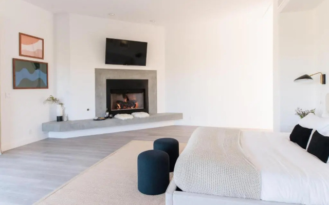 photo 4 of Julep by AvantStay Stylish 9 BR Estate w Mid-Century Modern Decor