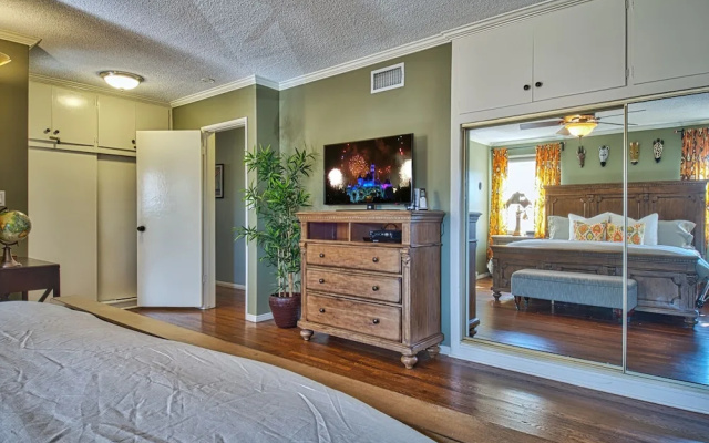 photo 3 of Jungle Cruise 4 Bedrooms 2.5 Bathrooms Home