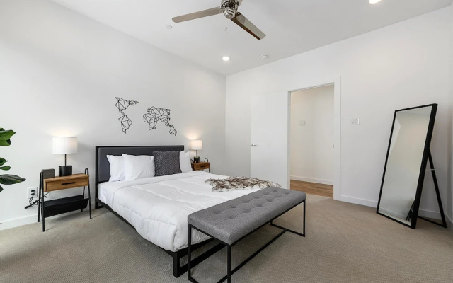 photo 2 of JURNY - Bishop Arts District - 2 Bedroom Apartments