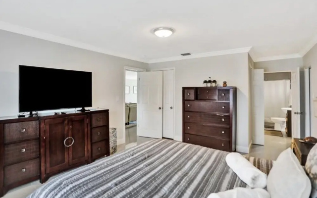 photo 5 of Just A 3.5 Mile Drive To Lauderdale By The Sea 4 Bedroom Home by Redawning
